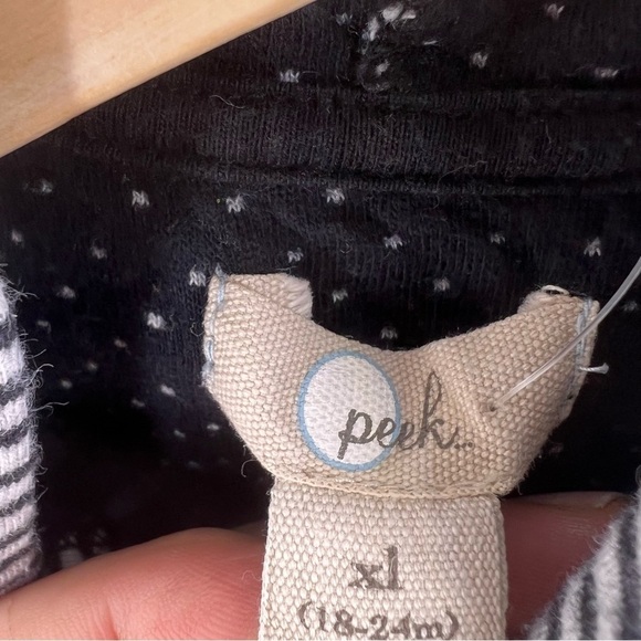 5/$25 Peek black and white Xl 18-24 one piece hoodie - Picture 3 of 4